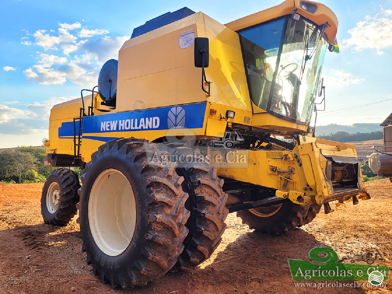 COLHEITADEIRA NEW HOLLAND TC 5090 Agricolas e Cia RIO DAS PEDRAS SÃO PAULO SP